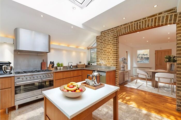 4 Bedroom Terraced House To Rent In Bovingdon Road, Parsons Green, London, SW6