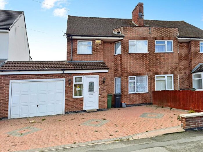 4 Bedroom Semi Detached House For Sale In Ash Tree Road, Oadby, LE2