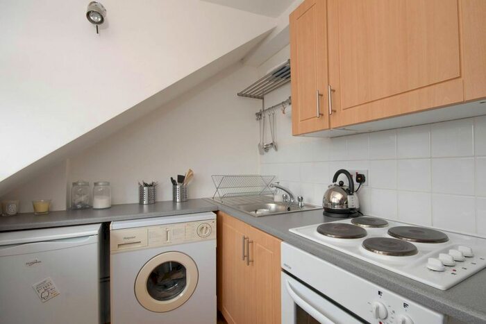 1 Bedroom Flat To Rent In Brondesbury Park, Brondesbury Park, London, NW2