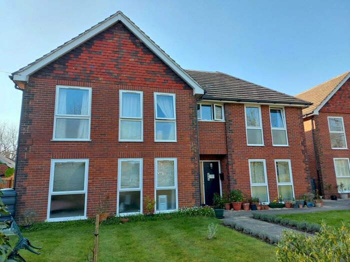 2 Bedroom Flat To Rent In Dodsley Lane, Easebourne, GU29