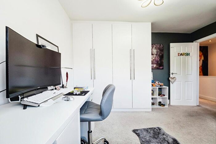 3 Bedroom Terraced House For Sale In Wood Lane, Hornchurch, Essex, RM12