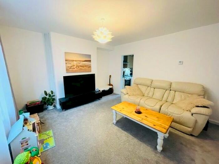 3 Bedroom House To Rent In Severn Road, Pill, BS20