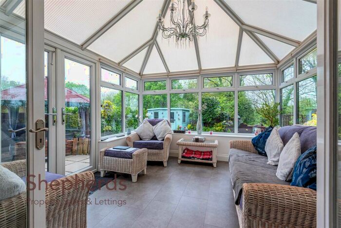4 Bedroom Detached House For Sale In Tatsfield Avenue, Nazeing, EN9