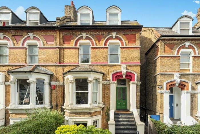 2 Bedroom Flat To Rent In Pepys Road Peckham, SE14