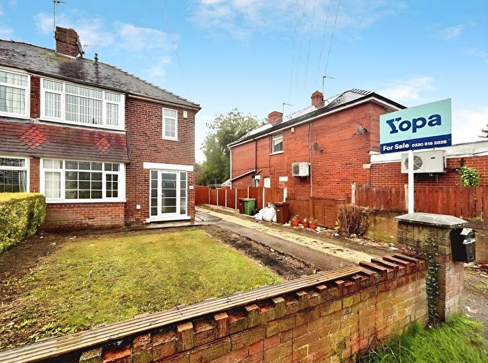 3 Bedroom Semi-Detached House For Sale In High Street, Pontefract, WF9