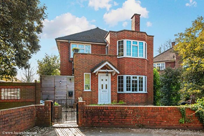 2 Bedroom Apartment To Rent In Linden Close, Thames Ditton, KT7