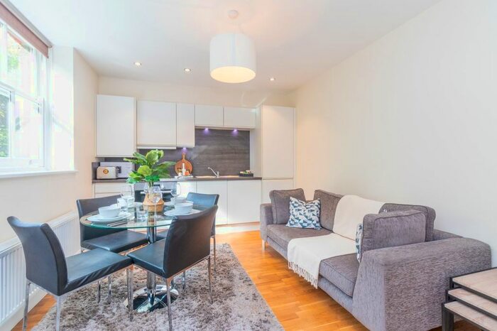 2 Bedroom Flat To Rent In Hamlet Gardens, London, W6