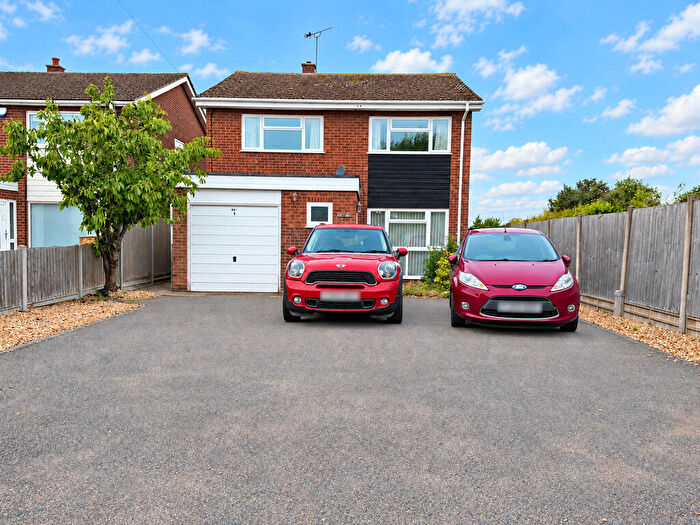 4 Bedroom Detached House For Sale In Hitchin Road, Upper Caldecote, SG18