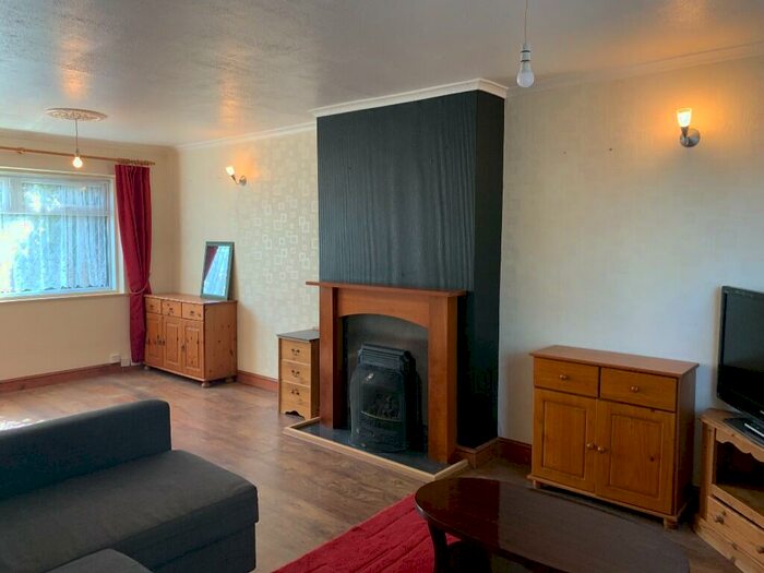 2 Bedroom Terraced House To Rent In Fladbury Crescent, Birmingham, B29