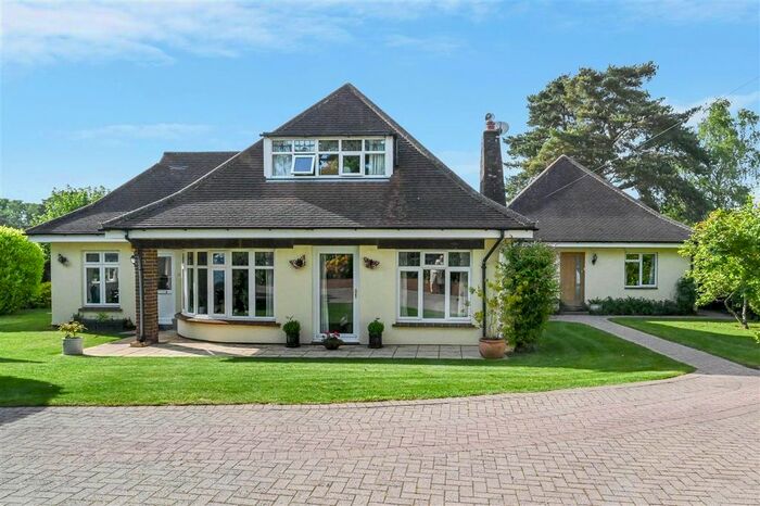 6 Bedroom Detached House For Sale In Magpie Cottage, Drift Road, Whitehill, GU35