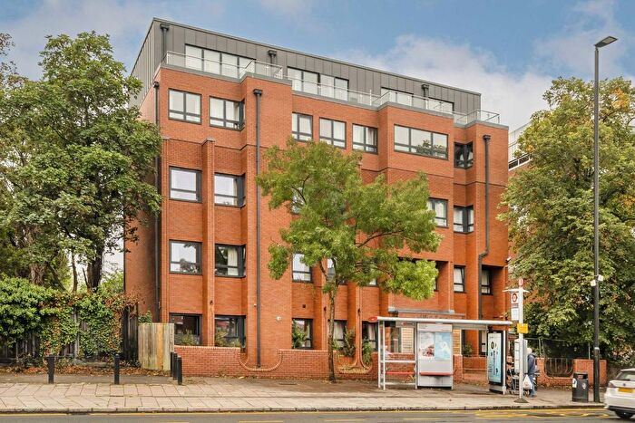 2 Bedroom Flat To Rent In High Street, Feltham, TW13