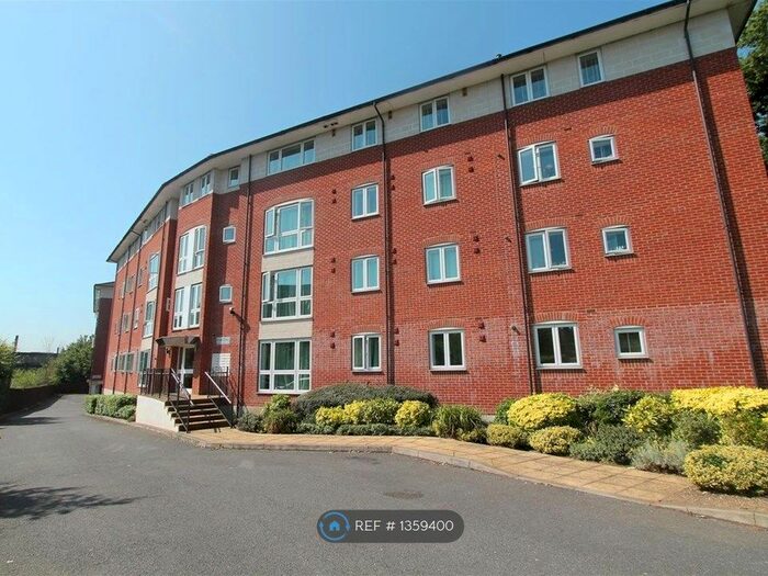 2 Bedroom Flat To Rent In North Drive, Hatfield, AL9