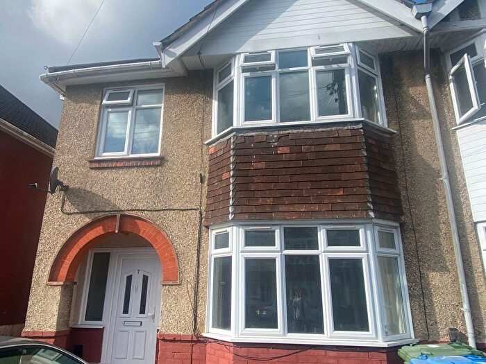 3 Bedroom Semi-Detached House To Rent In Iris Road, Swaythling, Southampton, Hampshire, SO16