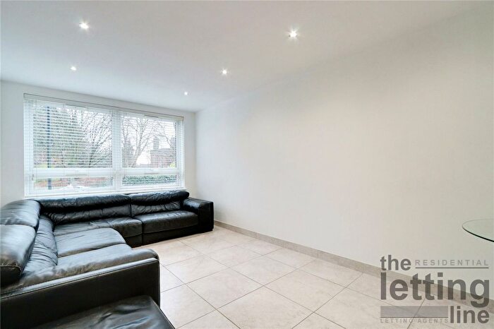 1 Bedroom Flat To Rent In Uvedale Road, Enfield, Middlesex, EN2