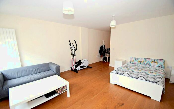 Flat To Rent In Bournemouth, BH1 - Photo 3