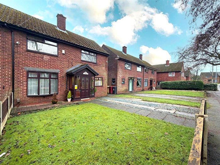 3 Bedroom Semi-Detached House For Sale In Holden Lea, Westhoughton, Bolton, BL5