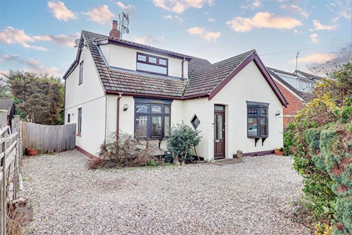 6 Bedroom Detached House For Sale In Limetree Avenue, Benfleet, SS7