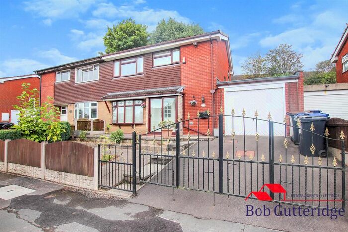 3 Bedroom Semi Detached House For Sale In Dorridge Grove, May Bank, Newcastle, ST5