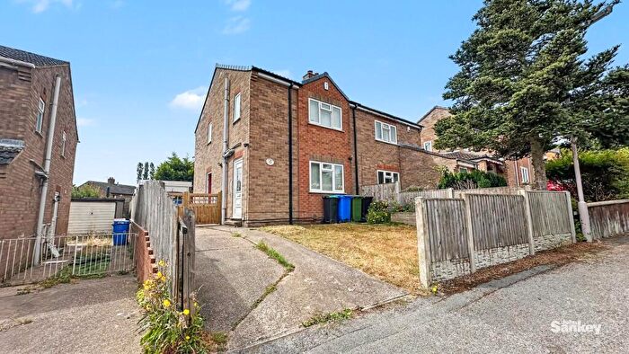 3 Bedroom Semi-Detached House For Sale In Romsey Place, Mansfield, NG19