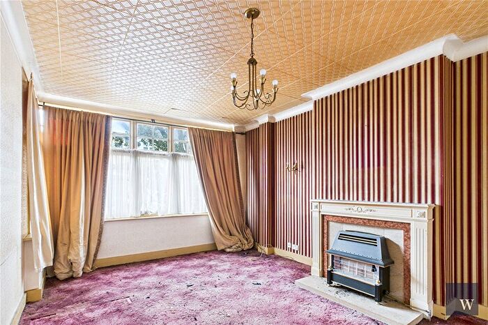 3 Bedroom Terraced House For Sale In Croindene Road, London, SW16