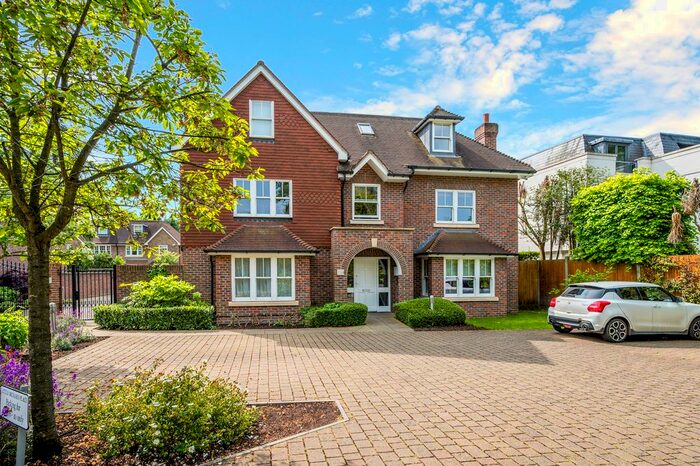 2 Bedroom Flat To Rent In Little Orchard Place, Esher, KT10