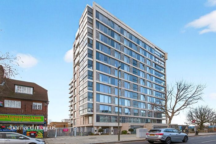 3 Bedroom Flat For Sale In Acton Walk, London, N20