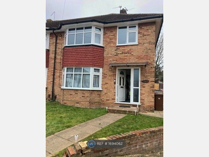 3 Bedroom Semi-Detached House To Rent In Newenden Road, Kent, ME2