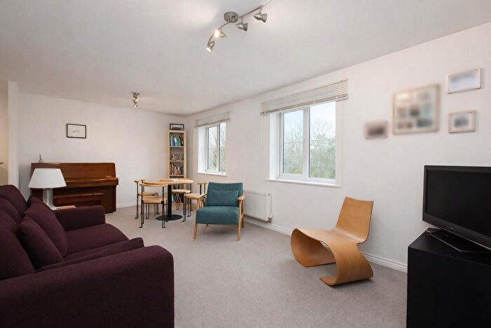 1 Bedroom Flat For Sale In Queens Court, Bennington Drive, Borehamwood, WD6