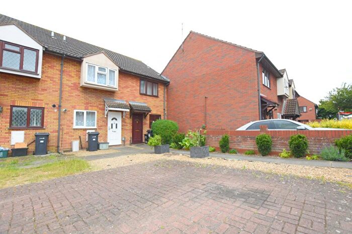 2 Bedroom End Of Terrace House To Rent In New North Road, Hainault, IG6