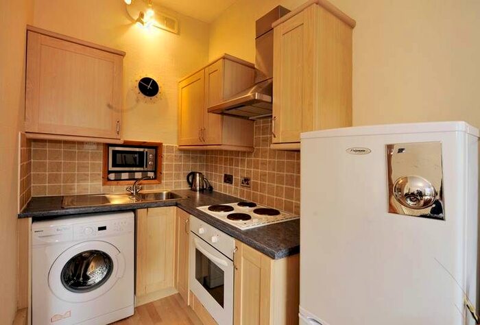 2 Bedroom Flat To Rent In Richmond Terrace, Rosemount, Aberdeen, AB25