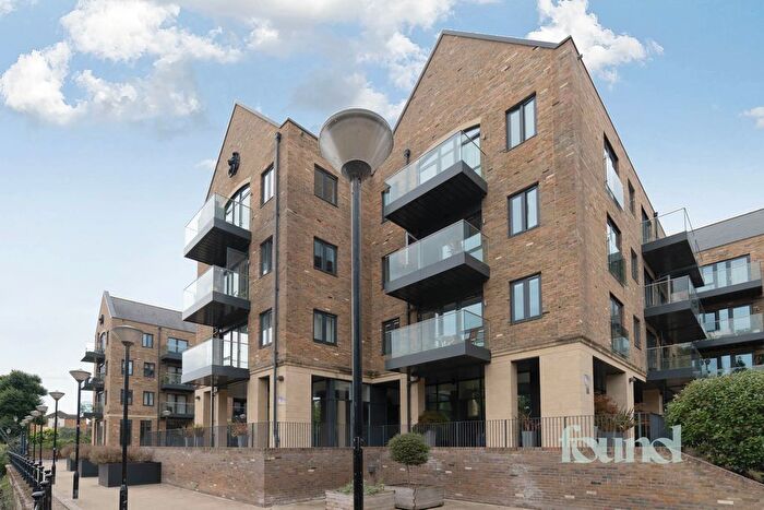 1 Bedroom Flat For Sale In Lion Wharf Road, Isleworth, TW7