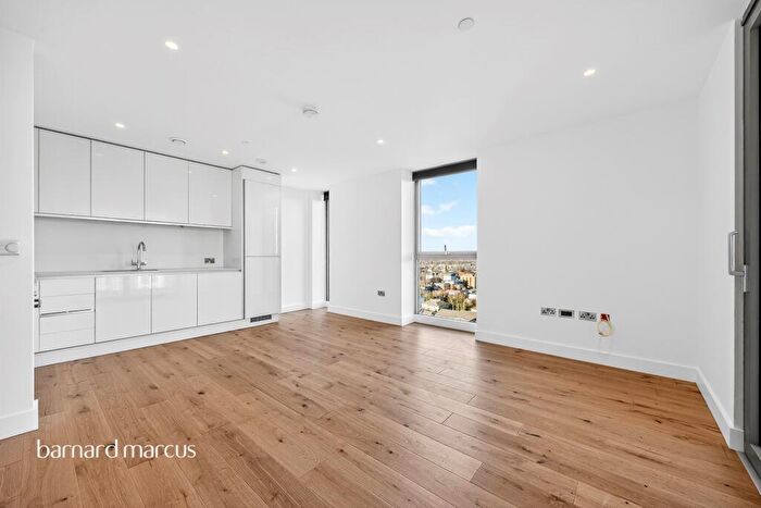 2 Bedroom Apartment For Sale In Caithness Walk, Croydon, CR0