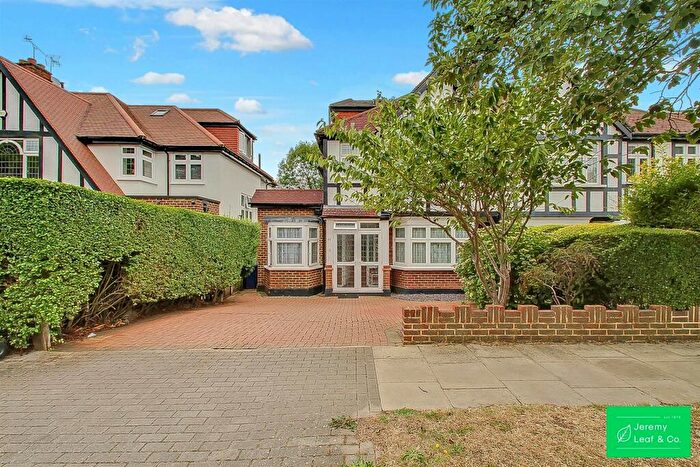 5 Bedroom House For Sale In Abbots Gardens, London, N2