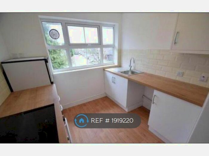 2 Bedroom Maisonette To Rent In Campania Grove, Luton, LU3