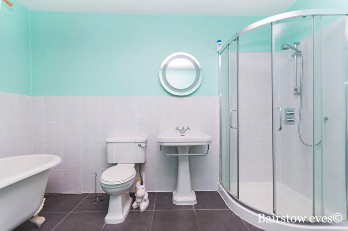 2 Bedroom House To Rent In Lansdowne Road, Walthamstow, E17