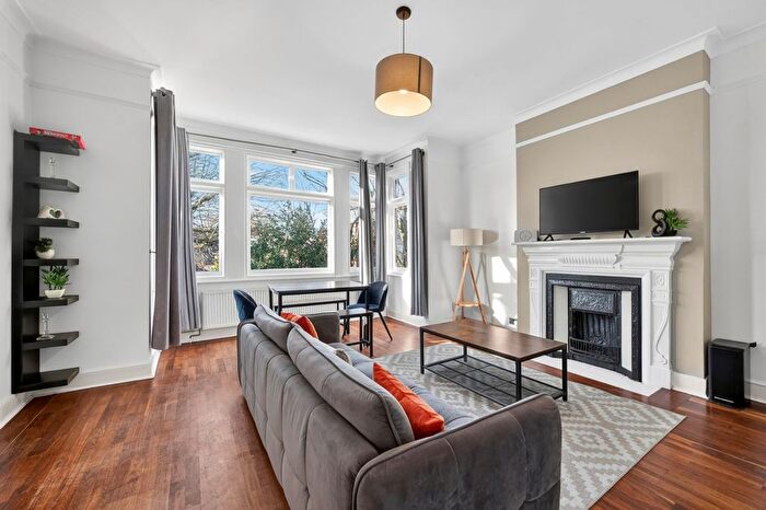 2 Bedroom Flat To Rent In Park Road North, Turnham Green, W4