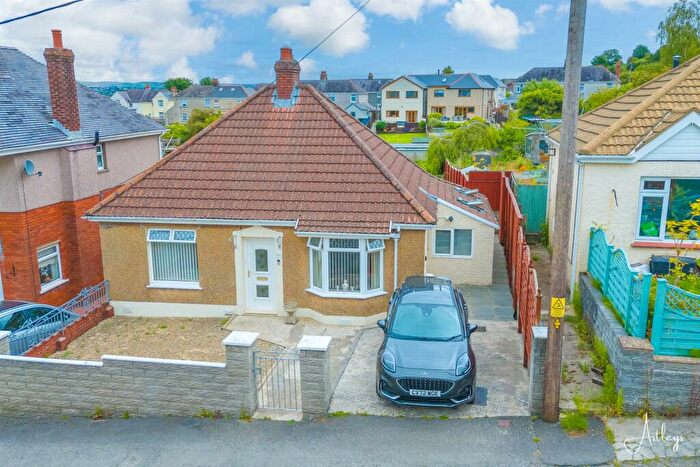 2 Bedroom Detached Bungalow For Sale In Llynfa Road, Penclawdd, Swansea, SA4