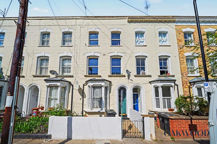 3 Bedroom Flat For Sale In Osterley Road, London, N16