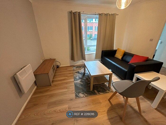 2 Bedroom Flat To Rent In Brook Court, Nottingham, NG7