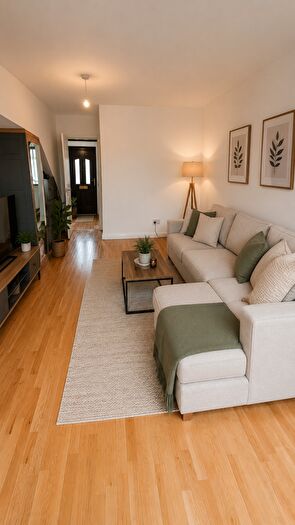 2 Bedroom Flat To Rent In Linslade Close, Hounslow, TW4