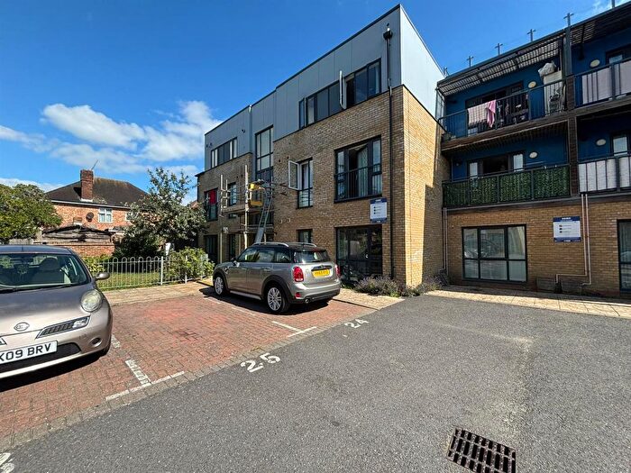 1 Bedroom Flat To Rent In George Court, Grange Road, Hayes, UB3