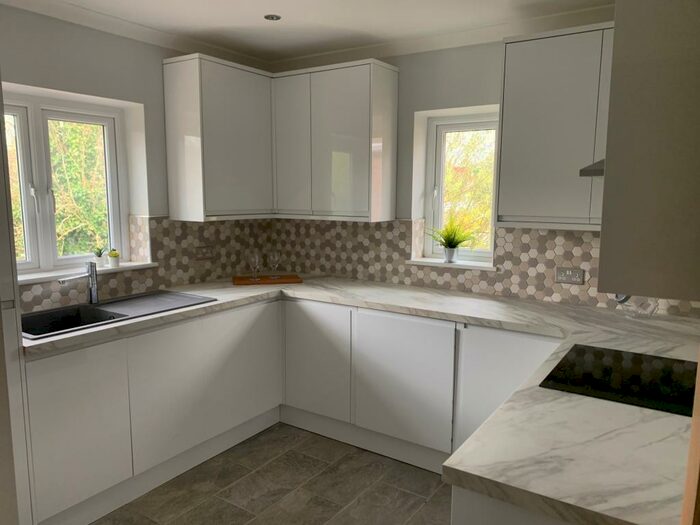 2 Bedroom Maisonette To Rent In Clayhall, Ilford, IG5