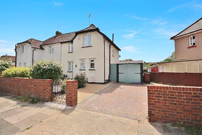 3 Bedroom Semi-Detached House For Sale In Dawes Avenue, Isleworth, TW7
