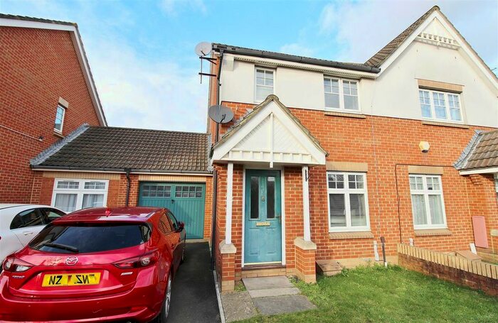 2 Bedroom Property To Rent In Gladstone Gardens, Hounslow, TW3