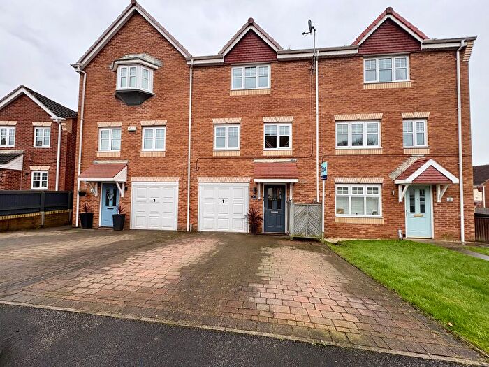 4 Bedroom Terraced House For Sale In Keswick View, Ackworth, Pontefract, WF7