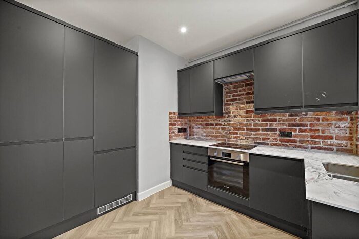 3 Bedroom Flat To Rent In Richmond Hill, Bournemouth, BH2