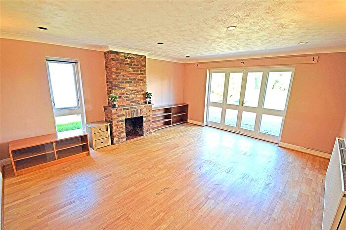 5 Bedroom Bungalow To Rent In Hampton Road, Twickenham, TW2