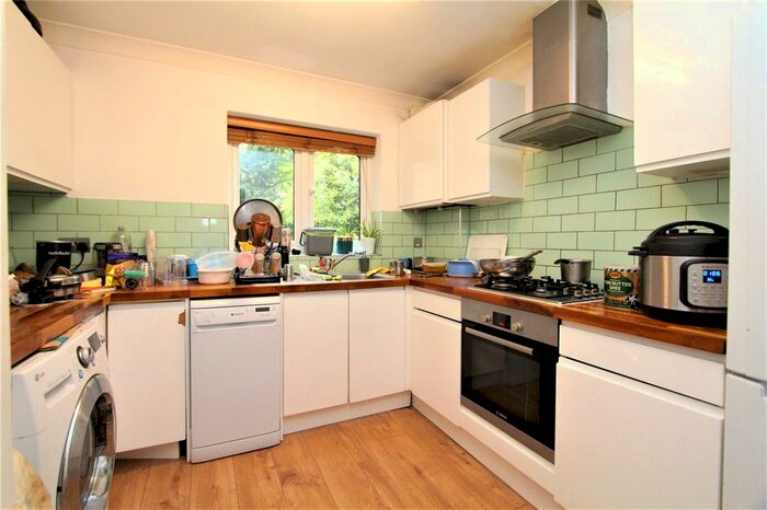 2 Bedroom Flat To Rent In Hagden Lane, Watford, Hertfordshire, WD18