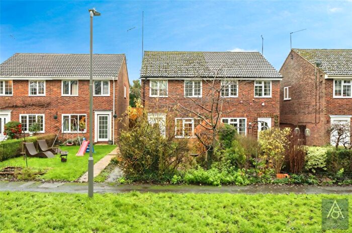 3 Bedroom Semi-Detached House For Sale In March Edge, Buckingham, MK18