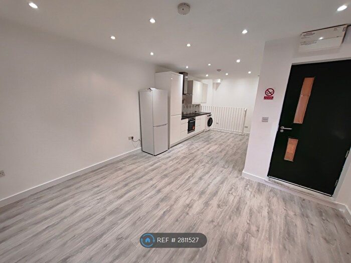 Studio To Rent In Central Road, Worcester Park, KT4